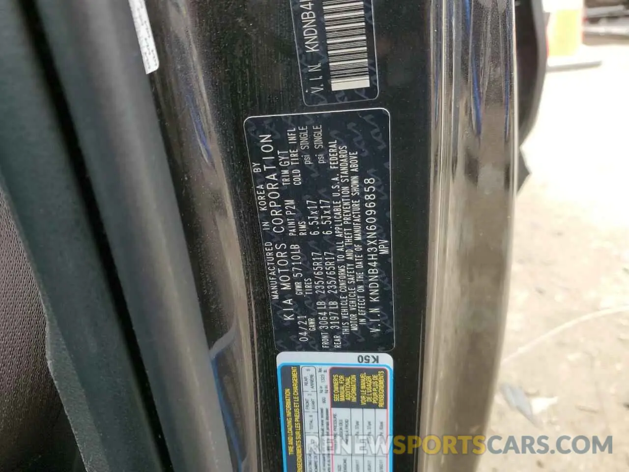 13 Photograph of a damaged car KNDNB4H3XN6096858 KIA CARNIVAL L 2022