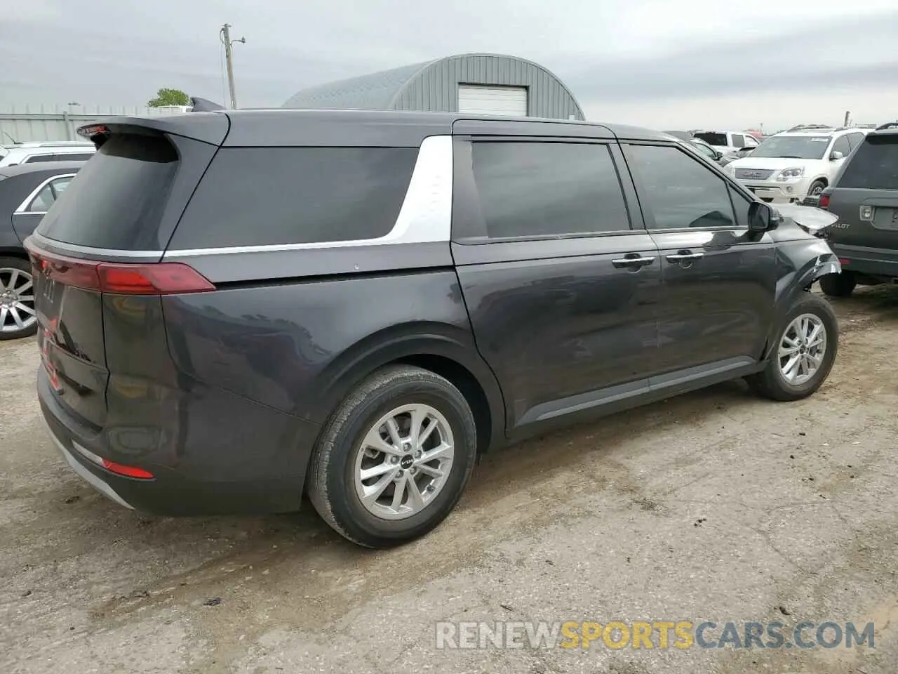 3 Photograph of a damaged car KNDNB4H3XN6096858 KIA CARNIVAL L 2022