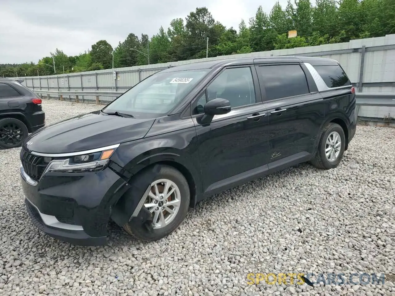 1 Photograph of a damaged car KNDNB4H3XN6114727 KIA CARNIVAL L 2022