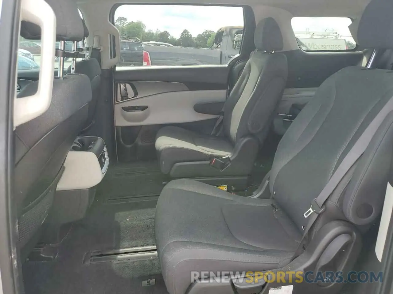 11 Photograph of a damaged car KNDNB4H3XN6167332 KIA CARNIVAL L 2022