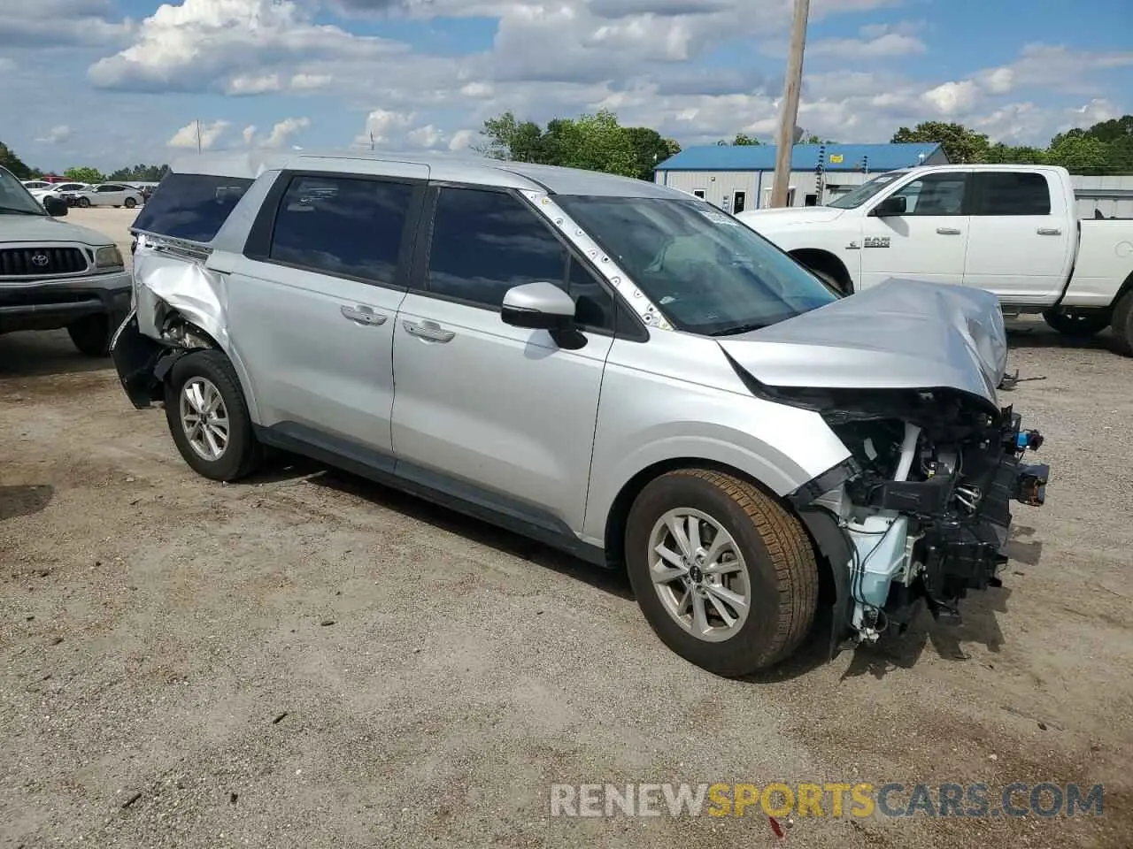 4 Photograph of a damaged car KNDNB4H3XN6167332 KIA CARNIVAL L 2022