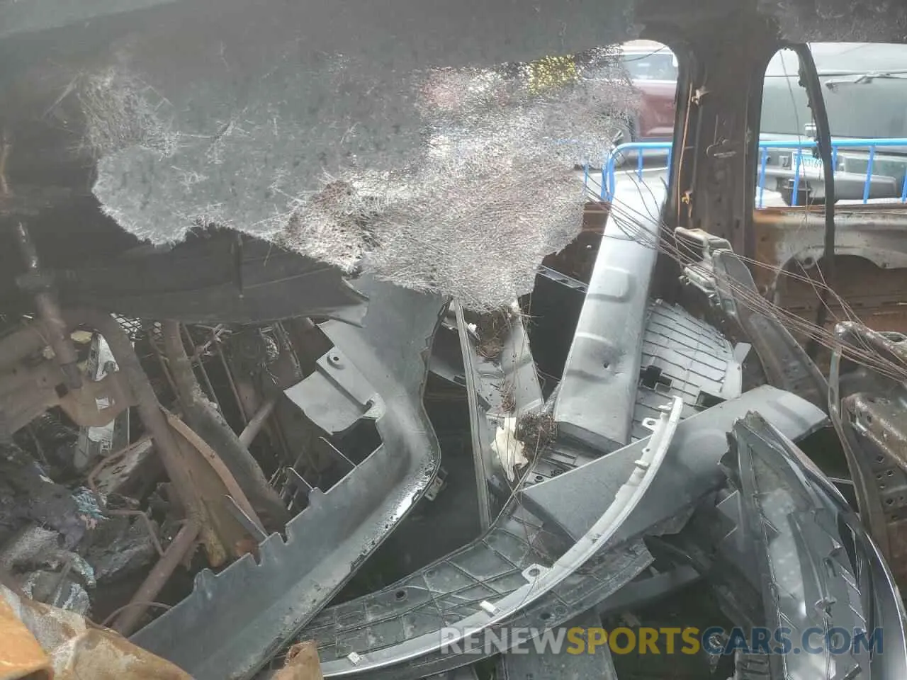 11 Photograph of a damaged car KNDNB4H32P6288262 KIA CARNIVAL L 2023