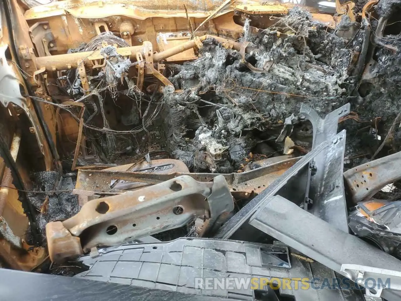 8 Photograph of a damaged car KNDNB4H32P6288262 KIA CARNIVAL L 2023