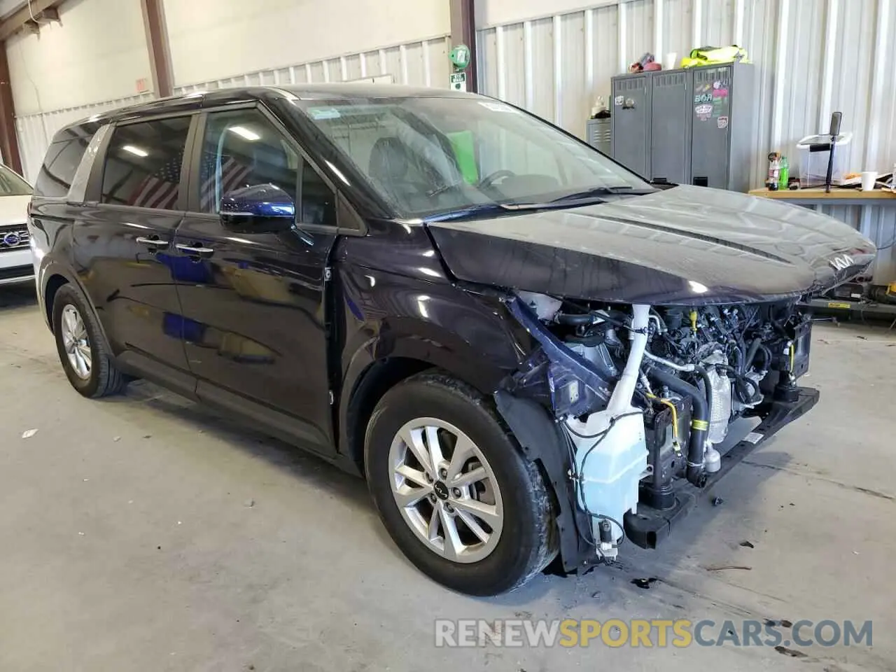 4 Photograph of a damaged car KNDNB4H33P6266402 KIA CARNIVAL L 2023