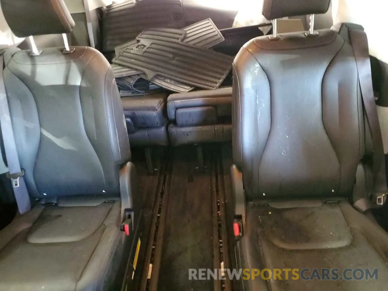 10 Photograph of a damaged car KNDNB4H33P6287704 KIA CARNIVAL L 2023