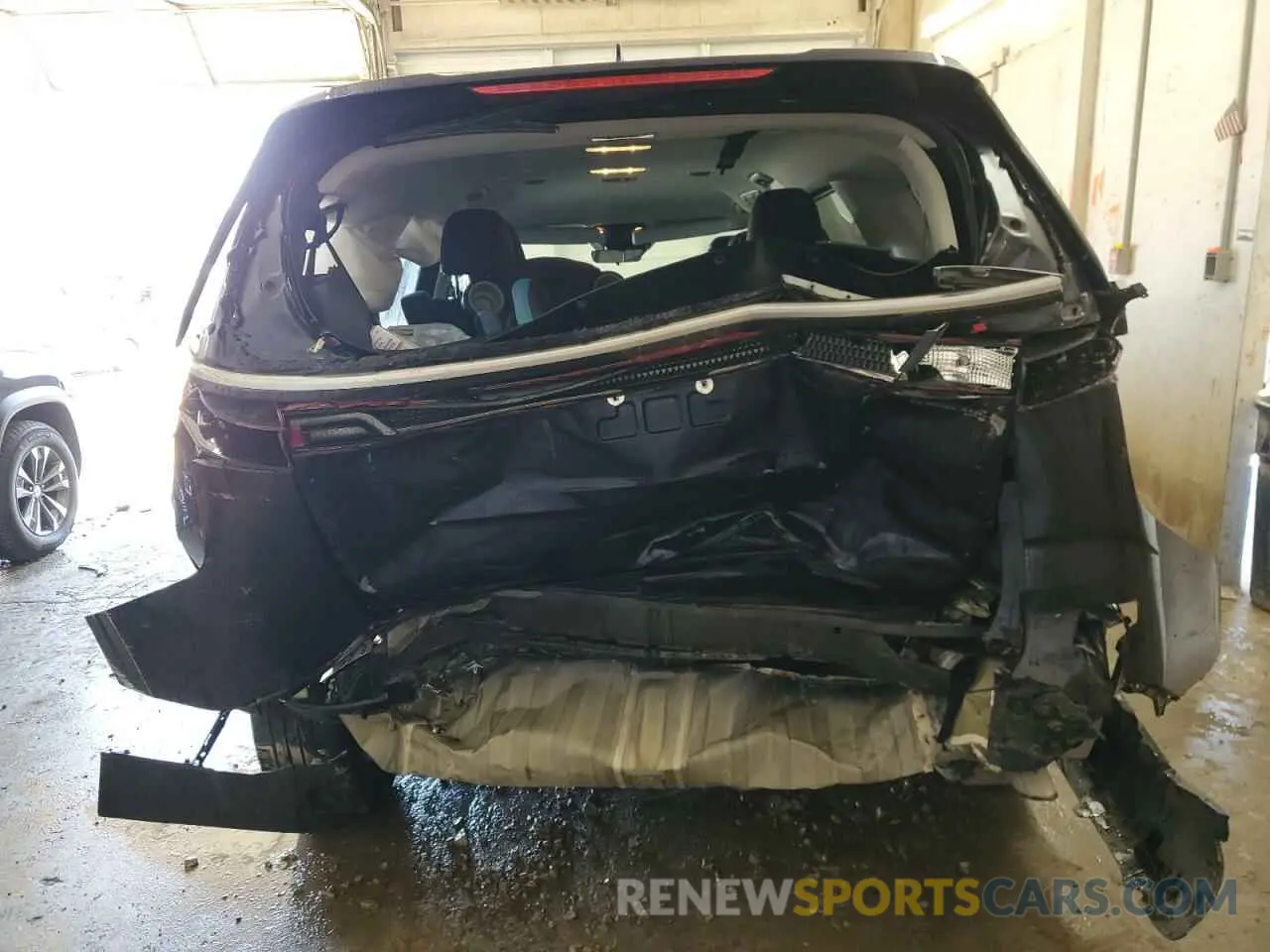 6 Photograph of a damaged car KNDNB4H33P6287704 KIA CARNIVAL L 2023