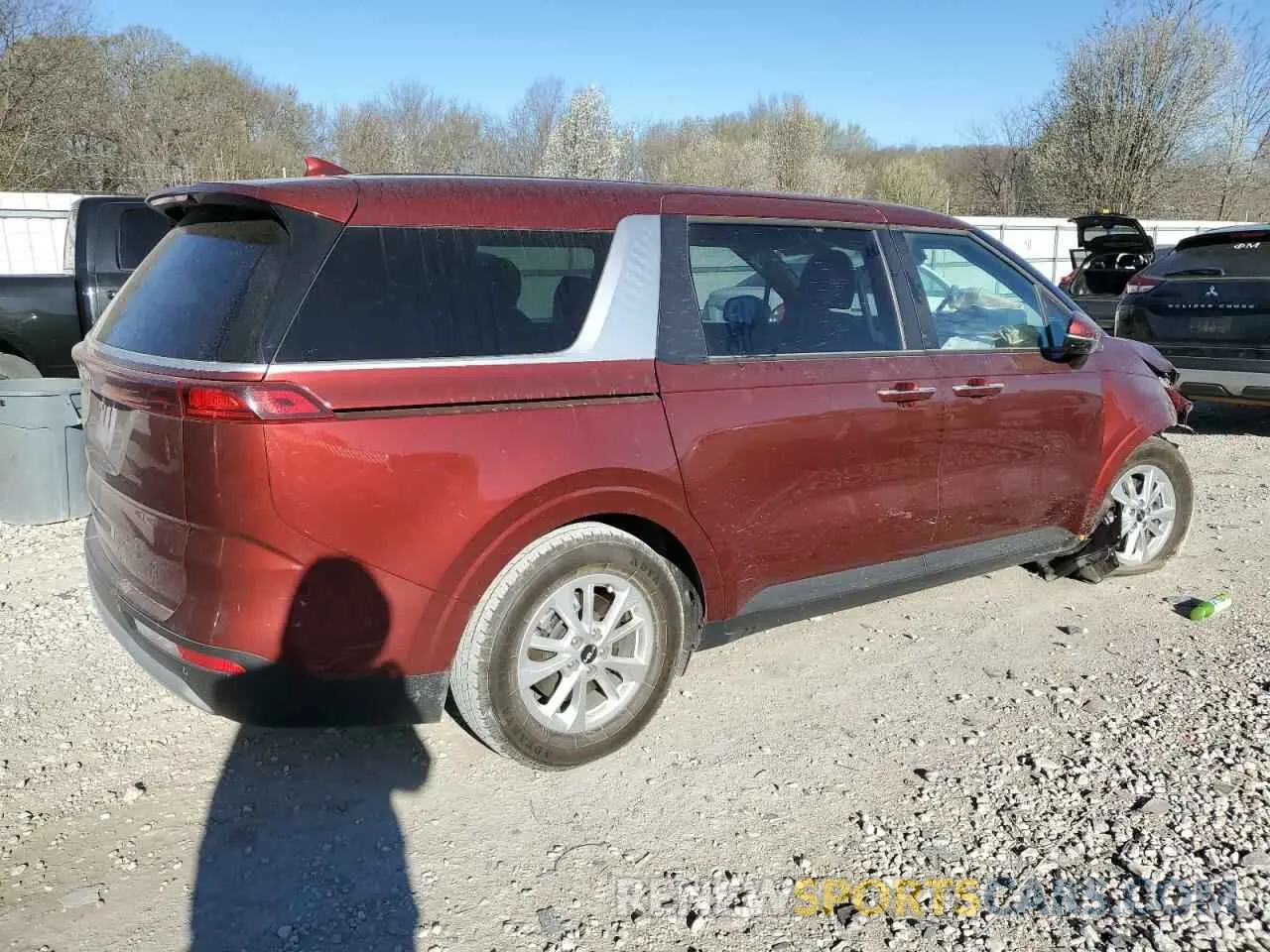 3 Photograph of a damaged car KNDNB4H36P6262974 KIA CARNIVAL L 2023