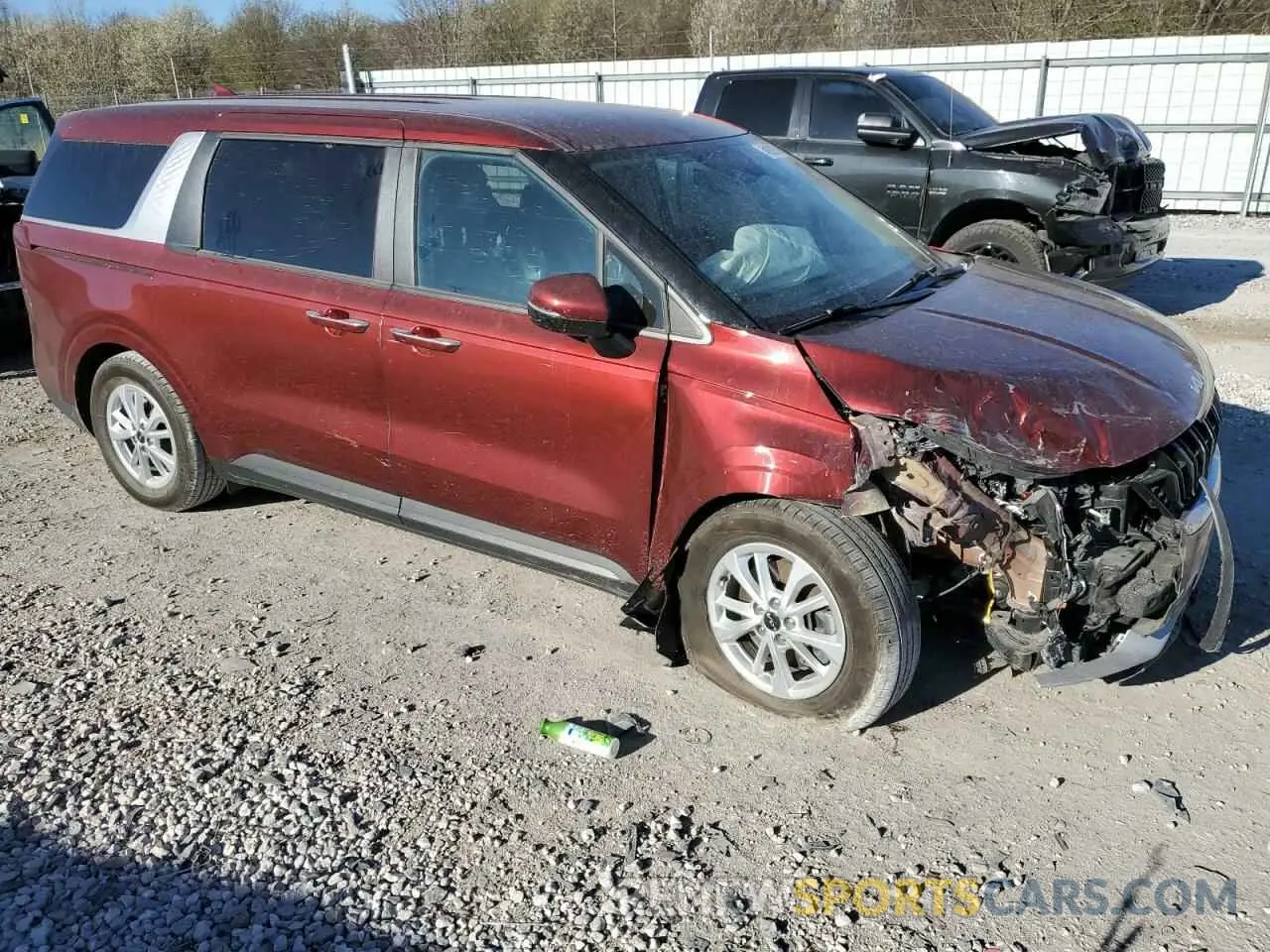 4 Photograph of a damaged car KNDNB4H36P6262974 KIA CARNIVAL L 2023