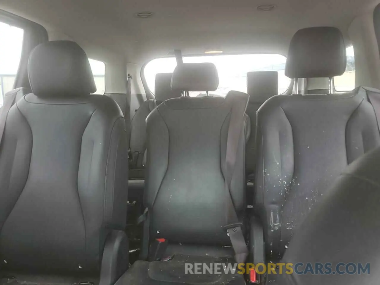10 Photograph of a damaged car KNDNB4H37P6252874 KIA CARNIVAL L 2023