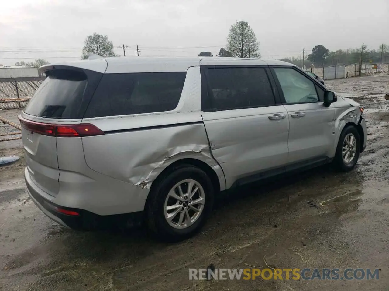 3 Photograph of a damaged car KNDNB4H3XP6212000 KIA CARNIVAL L 2023