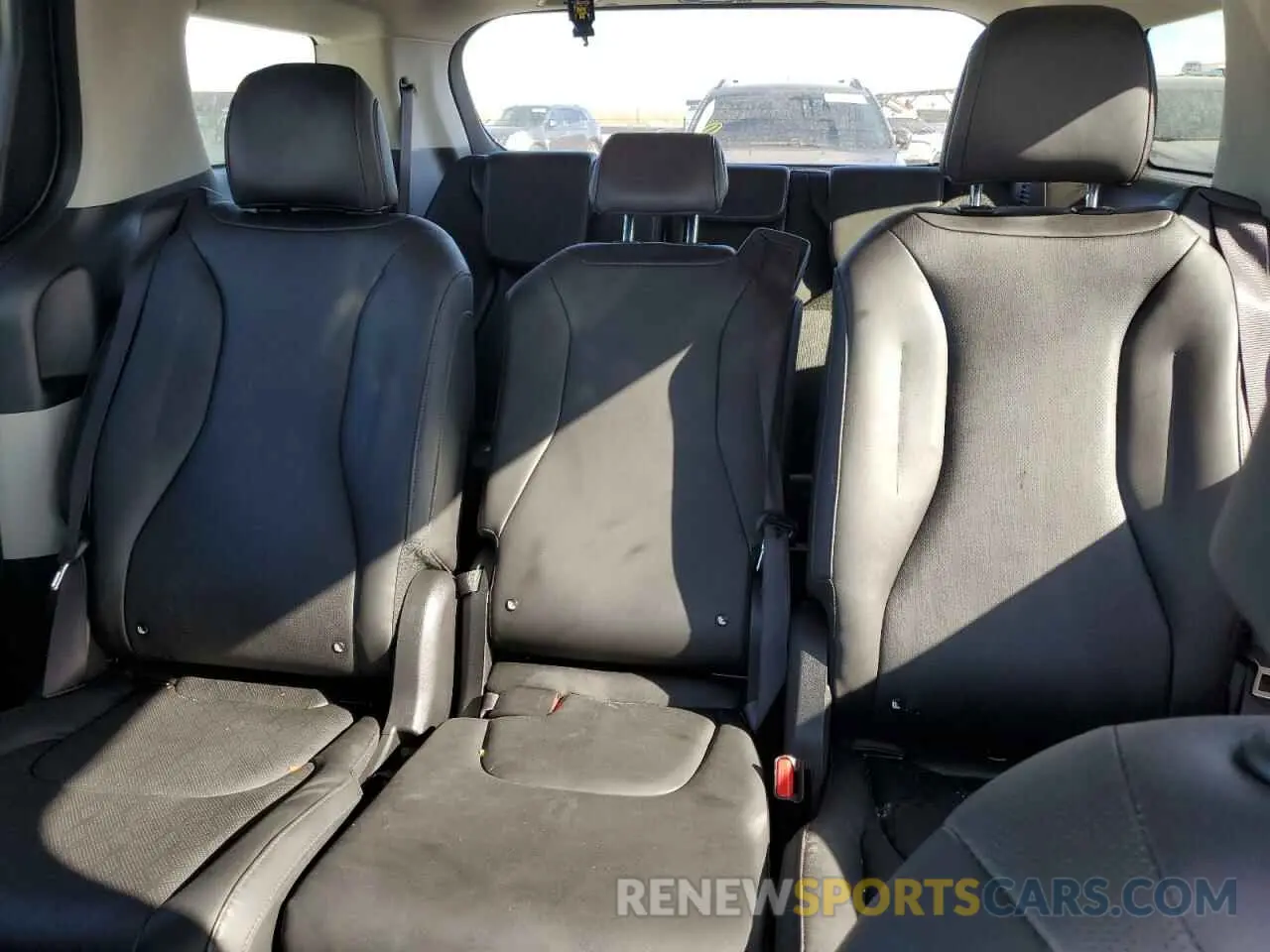 10 Photograph of a damaged car KNDNB4H30R6434564 KIA CARNIVAL L 2024