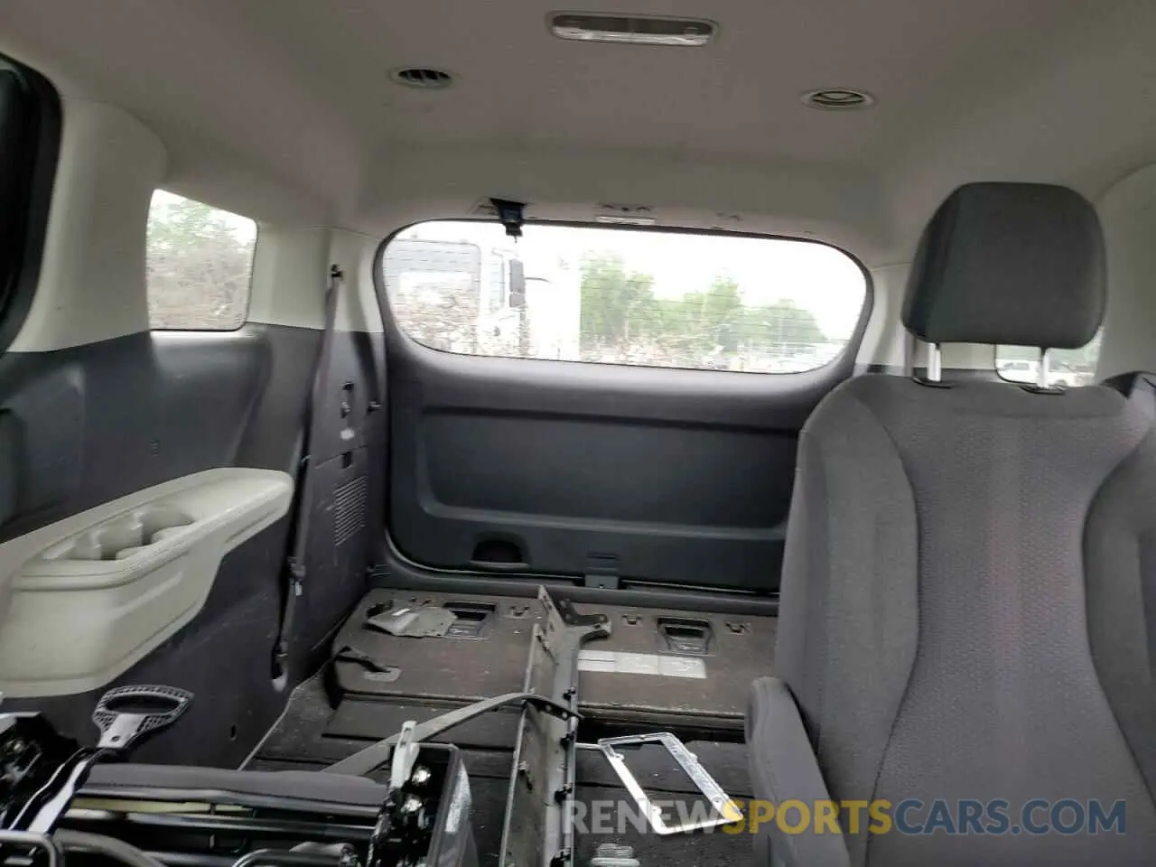 10 Photograph of a damaged car KNDNB4H31R6364234 KIA CARNIVAL L 2024