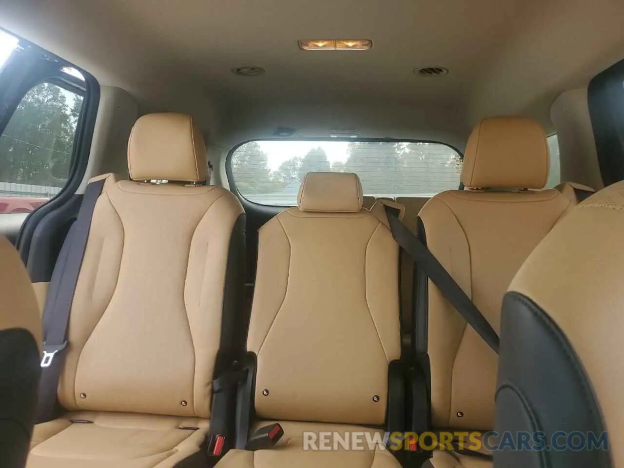 10 Photograph of a damaged car KNDNB4H31R6403369 KIA CARNIVAL L 2024