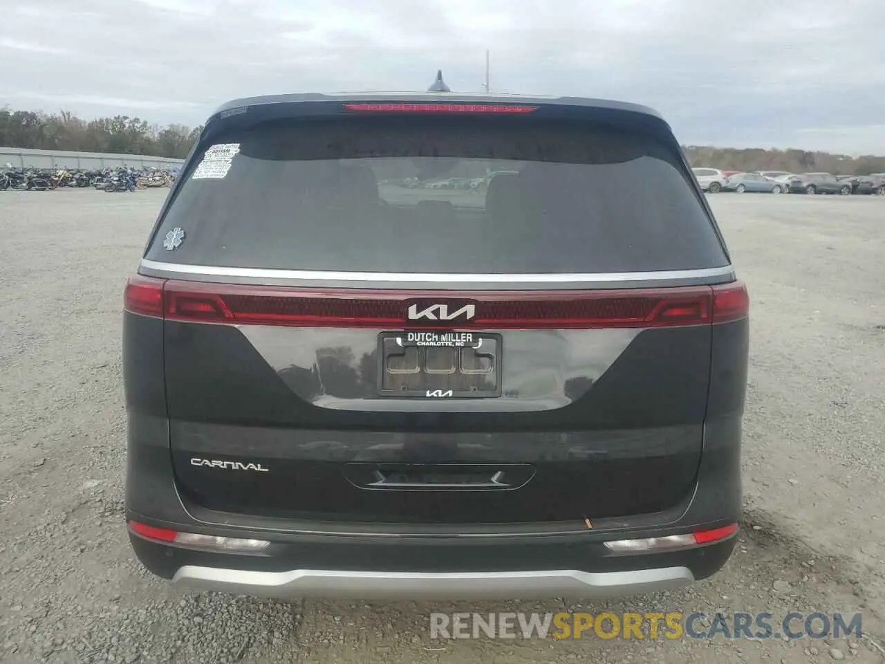 6 Photograph of a damaged car KNDNB4H31R6403369 KIA CARNIVAL L 2024