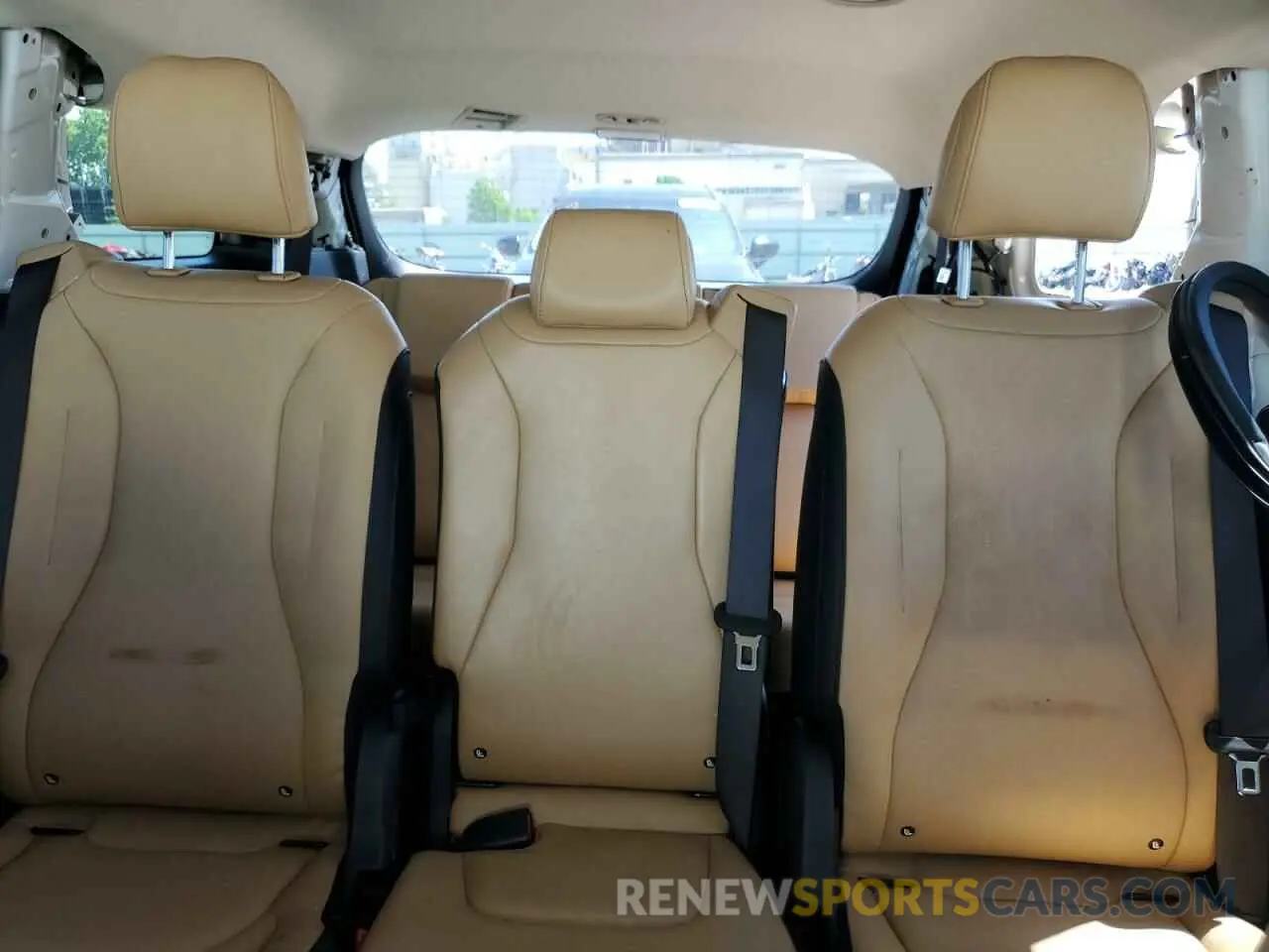 10 Photograph of a damaged car KNDNB4H32R6328178 KIA CARNIVAL L 2024