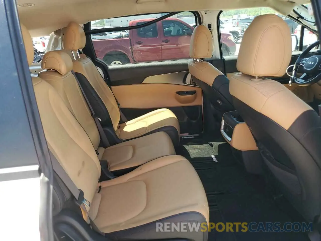 11 Photograph of a damaged car KNDNB4H32R6328178 KIA CARNIVAL L 2024