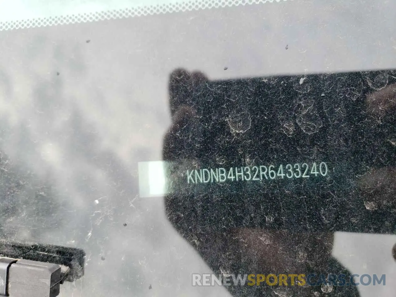 13 Photograph of a damaged car KNDNB4H32R6433240 KIA CARNIVAL L 2024