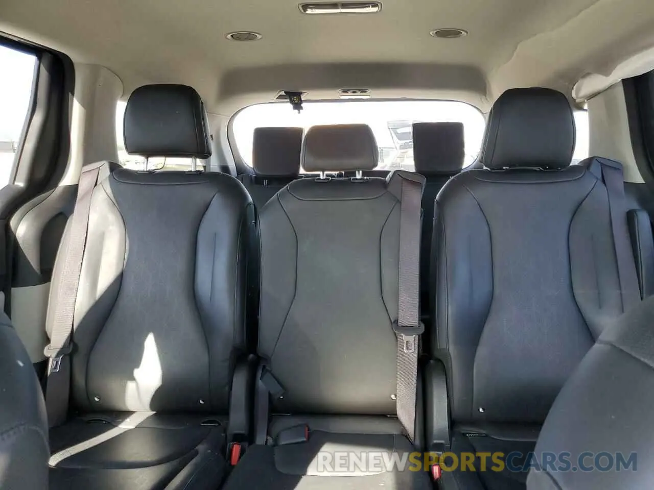 10 Photograph of a damaged car KNDNB4H33R6304892 KIA CARNIVAL L 2024