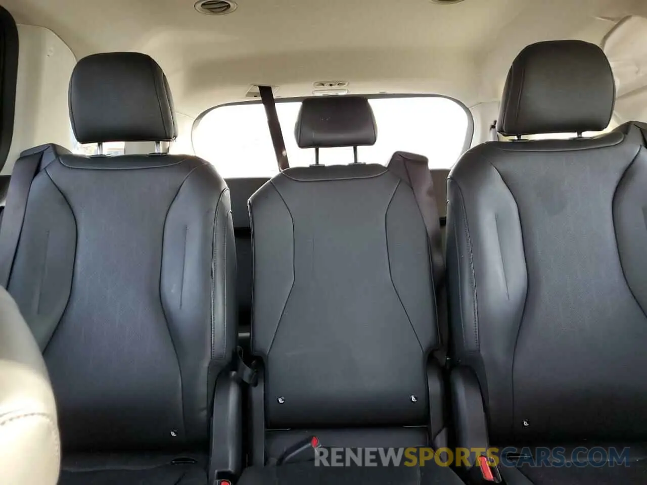 10 Photograph of a damaged car KNDNB4H34R6355298 KIA CARNIVAL L 2024