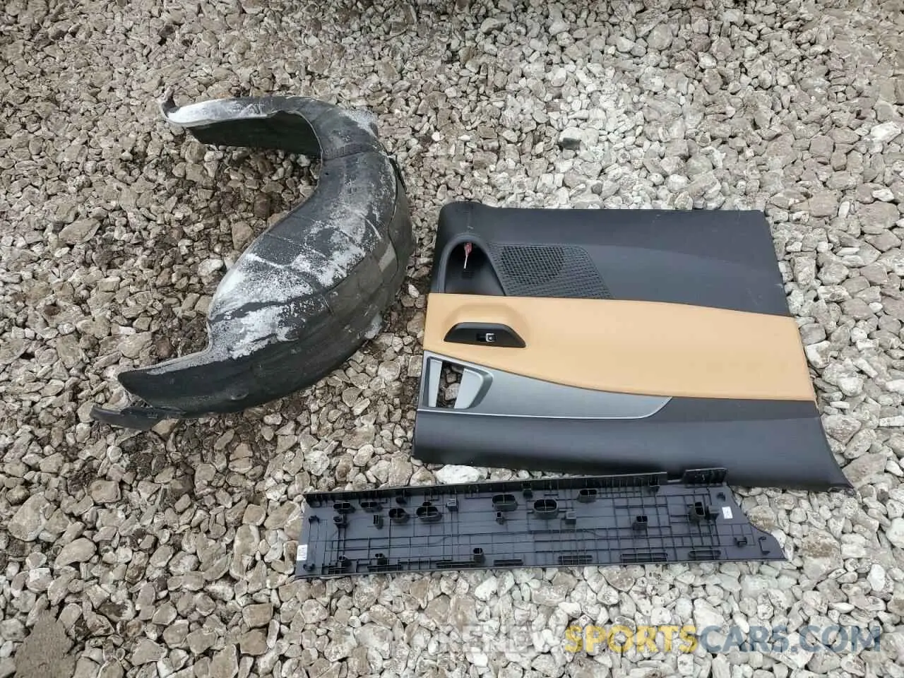 13 Photograph of a damaged car KNDNB4H35R6351292 KIA CARNIVAL L 2024