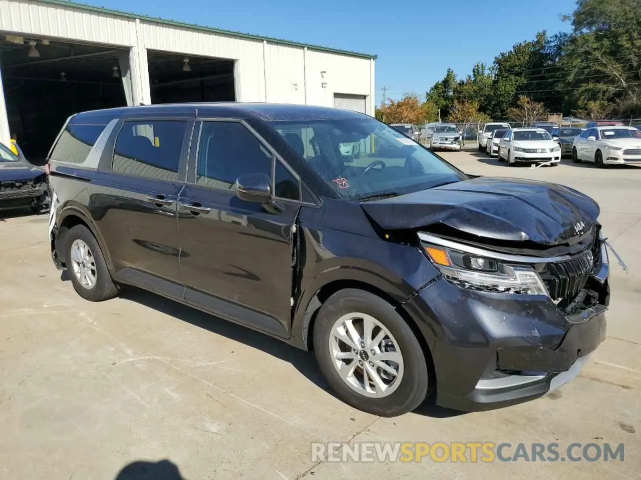 4 Photograph of a damaged car KNDNB4H38R6362979 KIA CARNIVAL L 2024