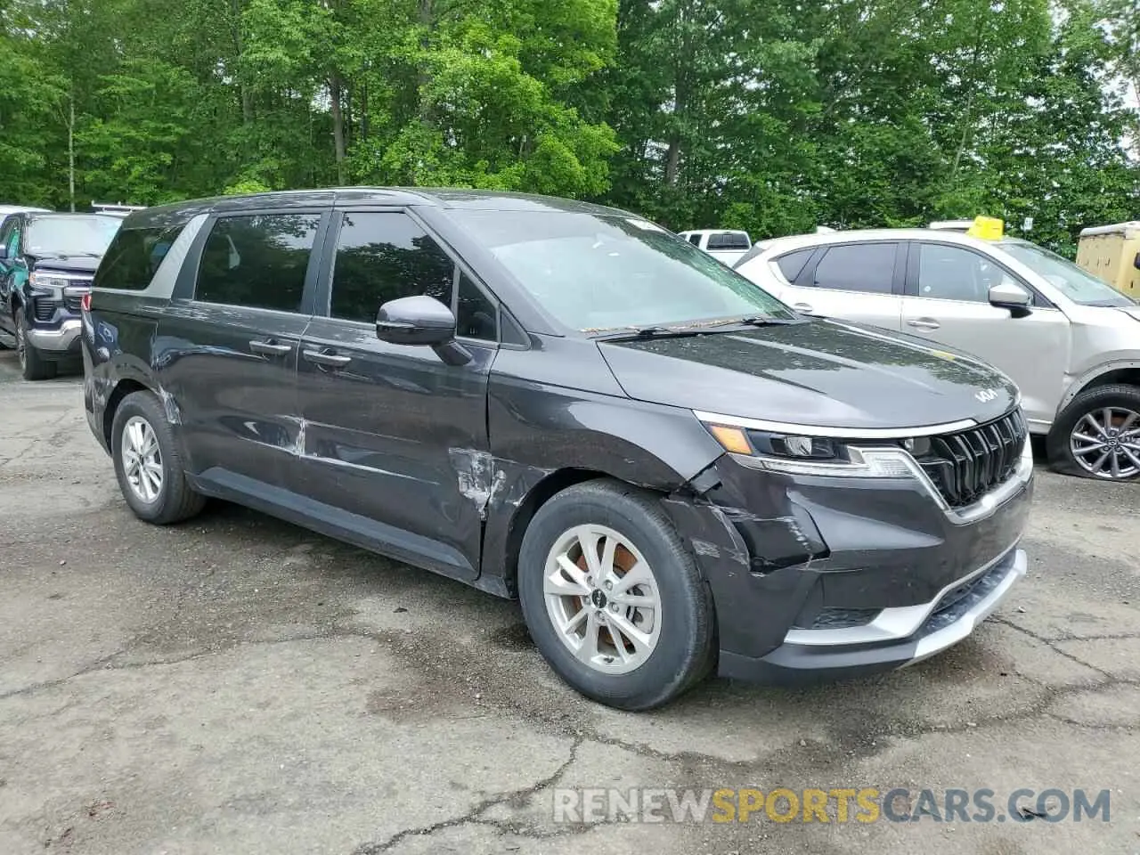 4 Photograph of a damaged car KNDNB4H39R6414748 KIA CARNIVAL L 2024