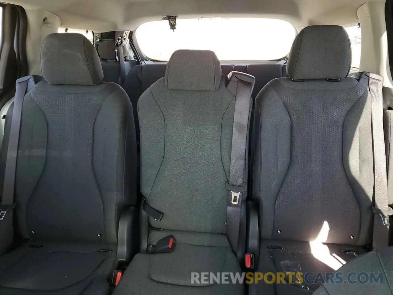 10 Photograph of a damaged car KNDNB5H37R6384333 KIA CARNIVAL L 2024