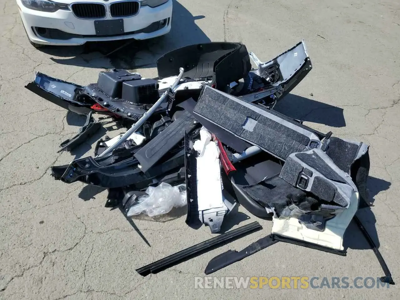 13 Photograph of a damaged car KNDNB5K33S6467613 KIA CARNIVAL L 2025