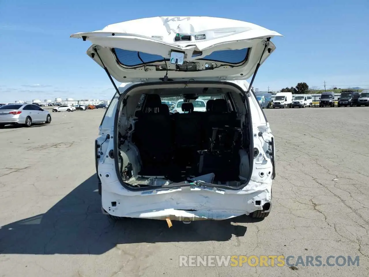 6 Photograph of a damaged car KNDNB5K33S6467613 KIA CARNIVAL L 2025