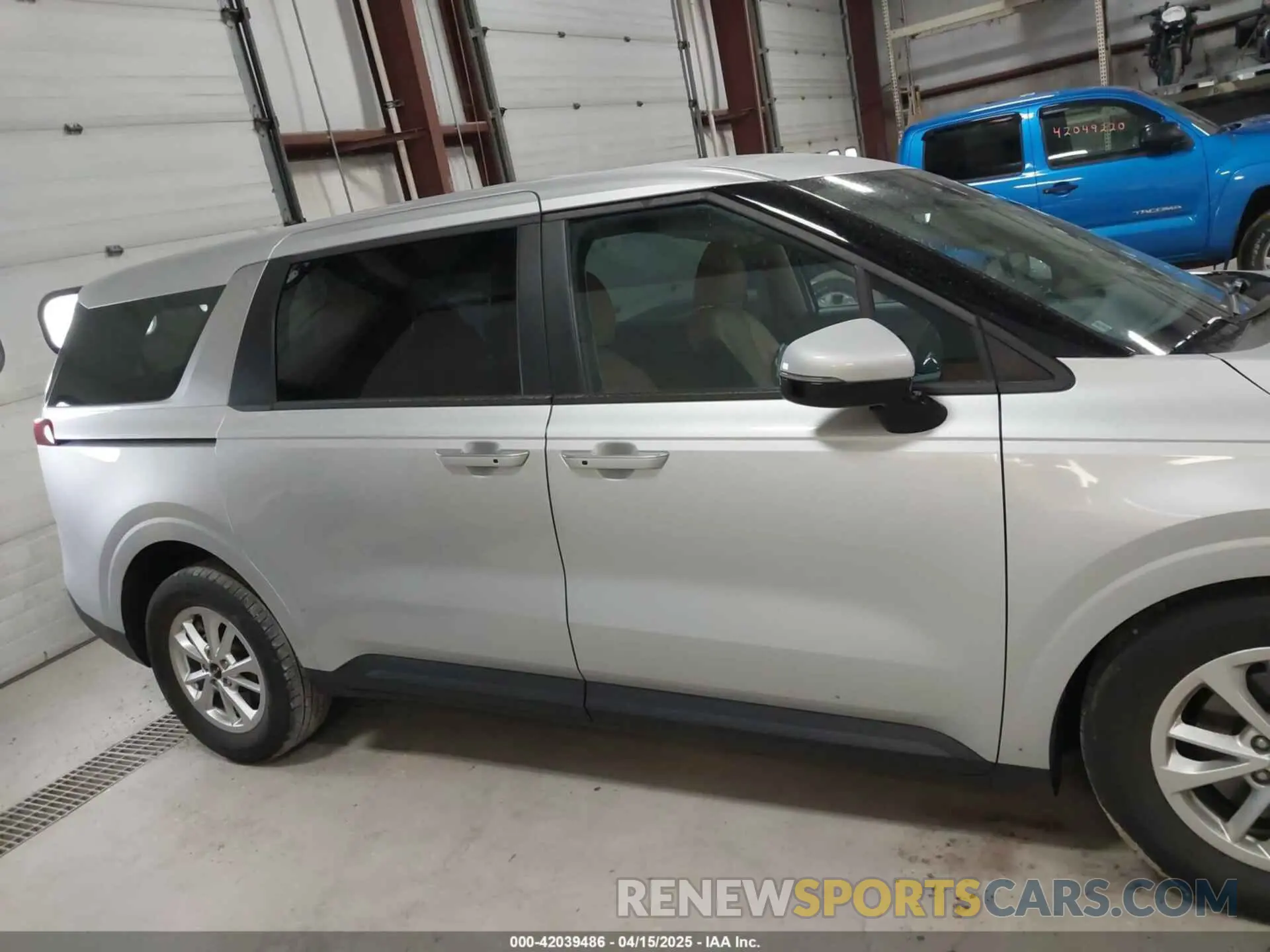 13 Photograph of a damaged car KNDNB4H32N6061568 KIA CARNIVAL MPV 2022