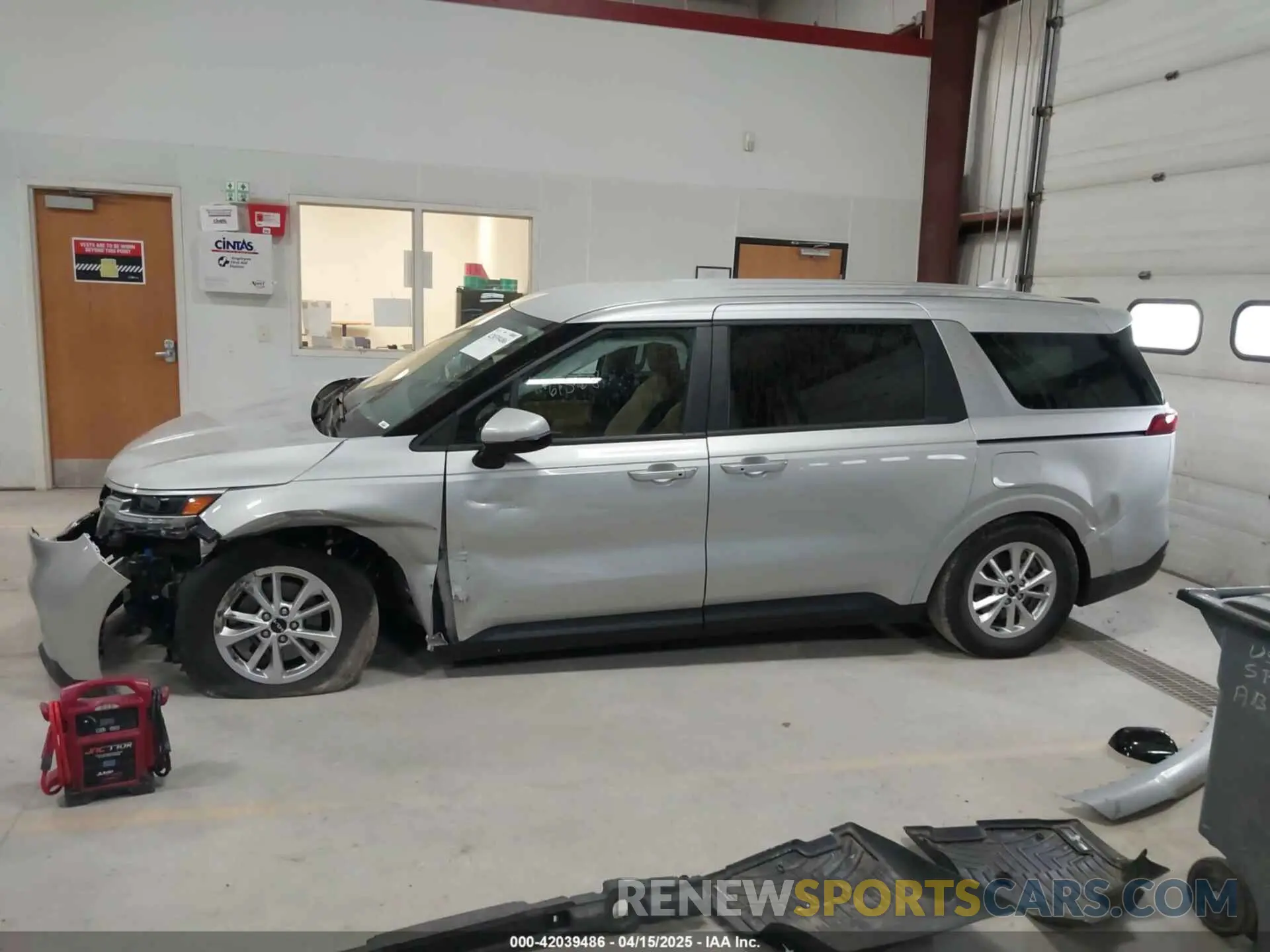 14 Photograph of a damaged car KNDNB4H32N6061568 KIA CARNIVAL MPV 2022