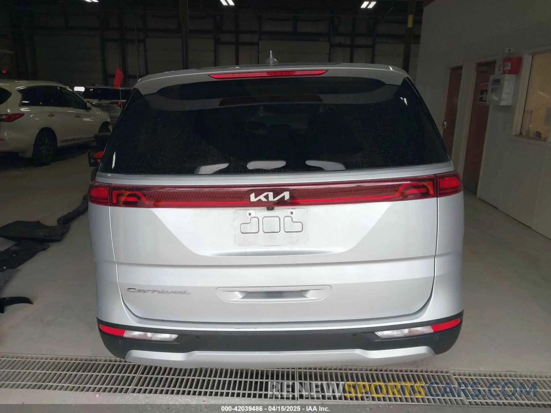 16 Photograph of a damaged car KNDNB4H32N6061568 KIA CARNIVAL MPV 2022