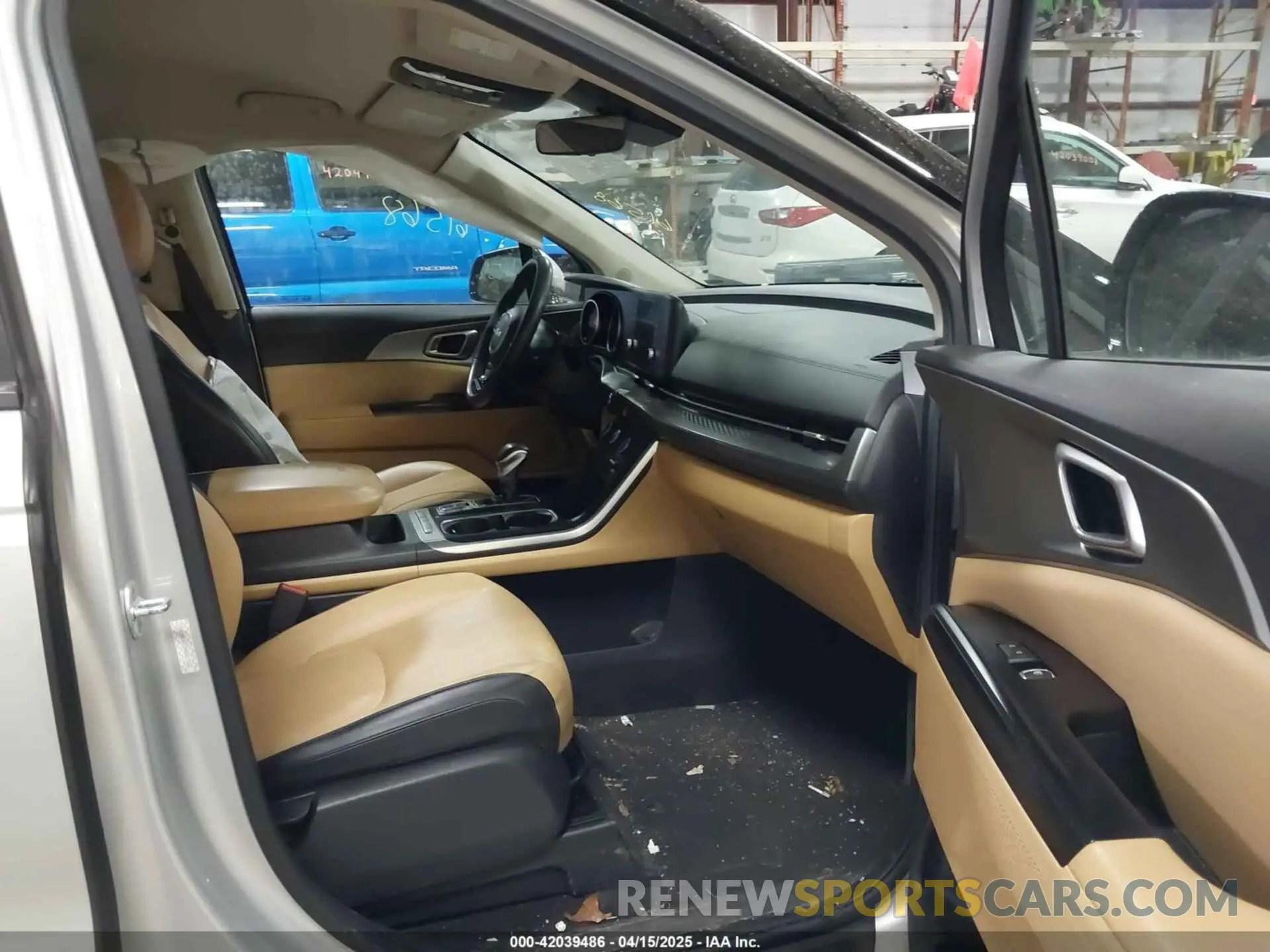 5 Photograph of a damaged car KNDNB4H32N6061568 KIA CARNIVAL MPV 2022