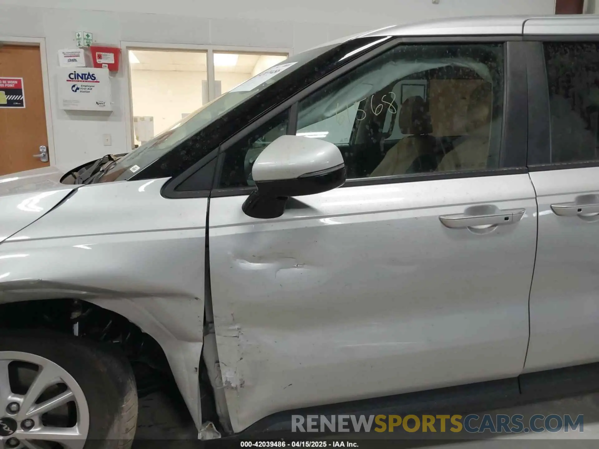 6 Photograph of a damaged car KNDNB4H32N6061568 KIA CARNIVAL MPV 2022