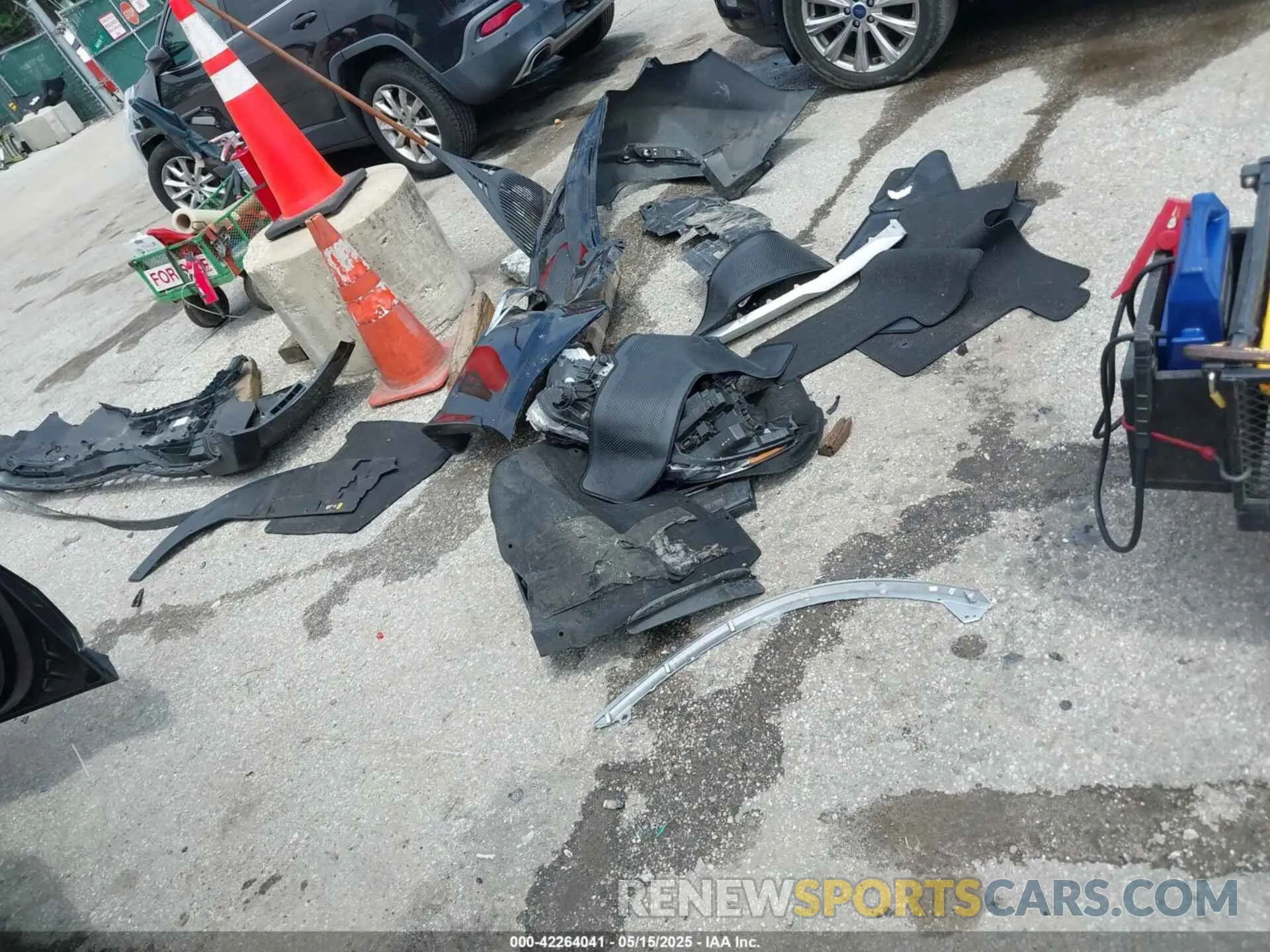 11 Photograph of a damaged car KNDNB4H33N6115072 KIA CARNIVAL MPV 2022