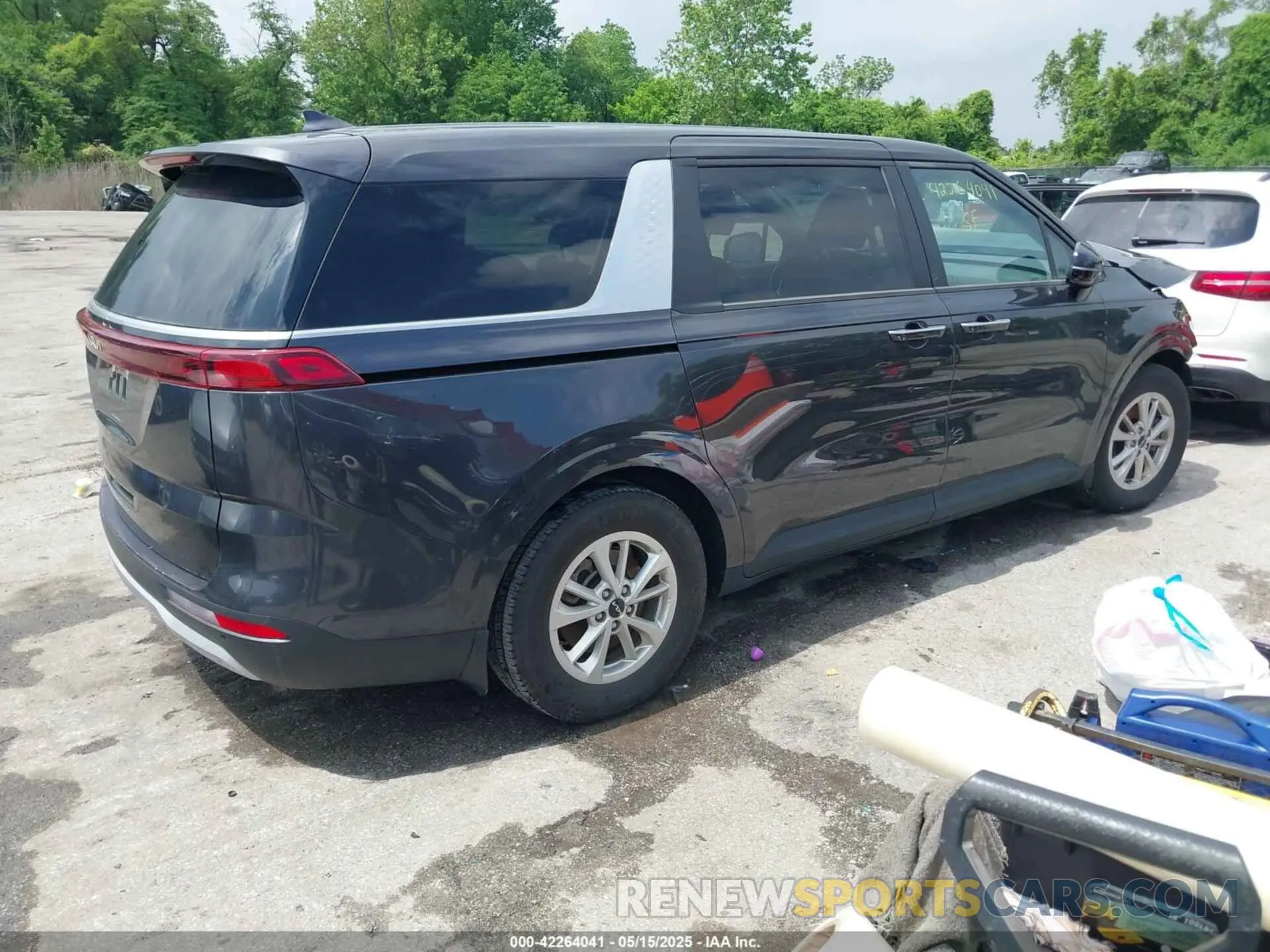 4 Photograph of a damaged car KNDNB4H33N6115072 KIA CARNIVAL MPV 2022