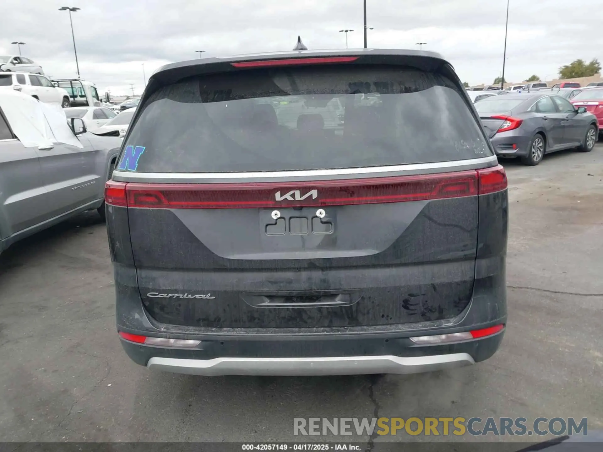 17 Photograph of a damaged car KNDNB4H33N6128890 KIA CARNIVAL MPV 2022