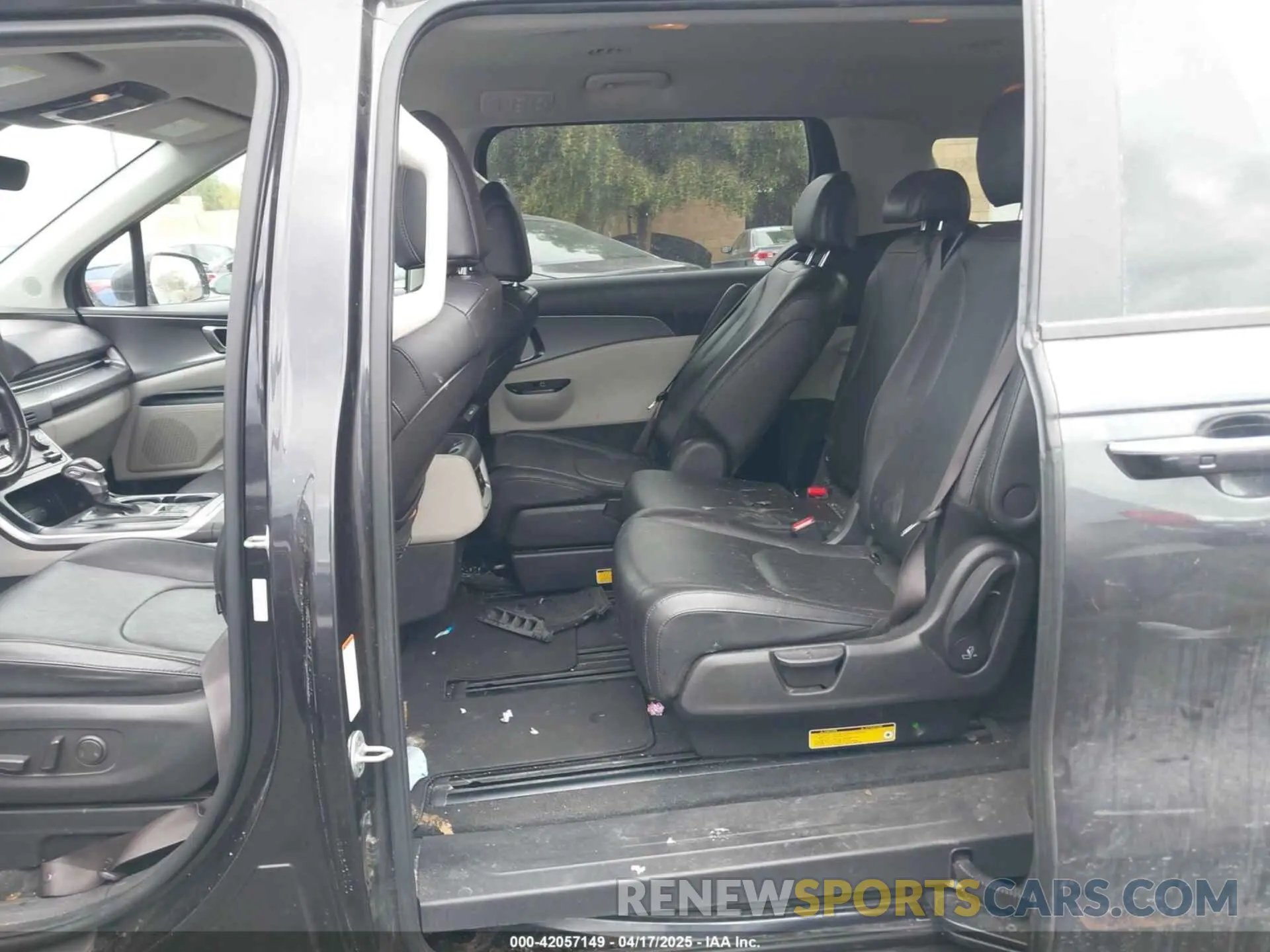 8 Photograph of a damaged car KNDNB4H33N6128890 KIA CARNIVAL MPV 2022
