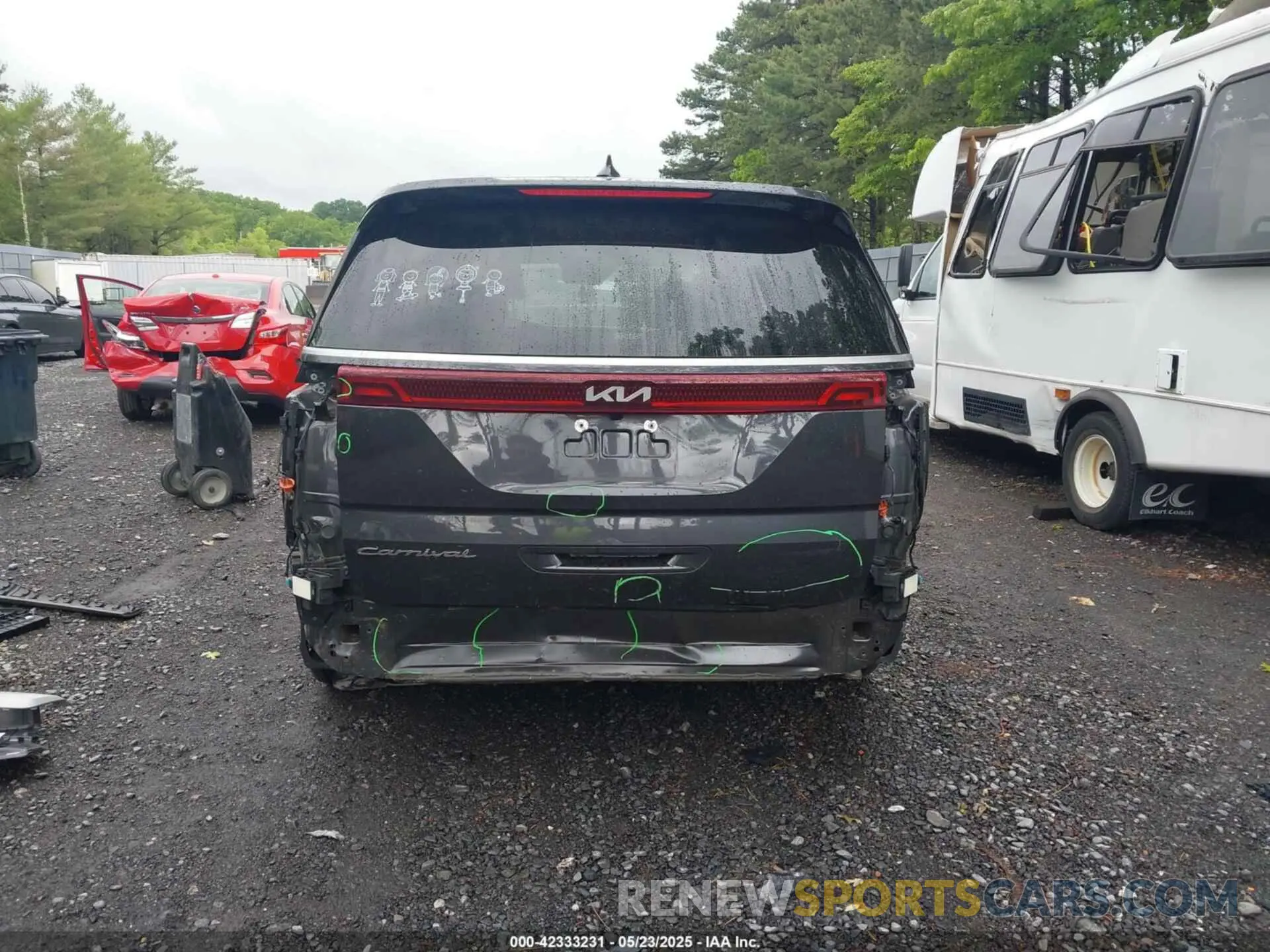 17 Photograph of a damaged car KNDNB4H33N6137752 KIA CARNIVAL MPV 2022