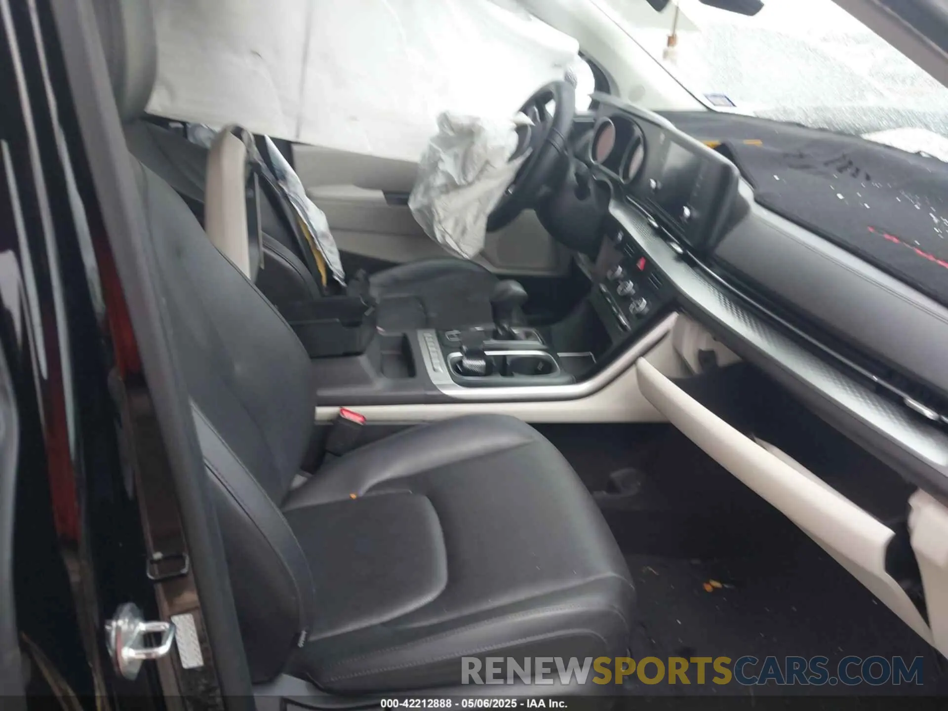 5 Photograph of a damaged car KNDNB4H35N6124792 KIA CARNIVAL MPV 2022