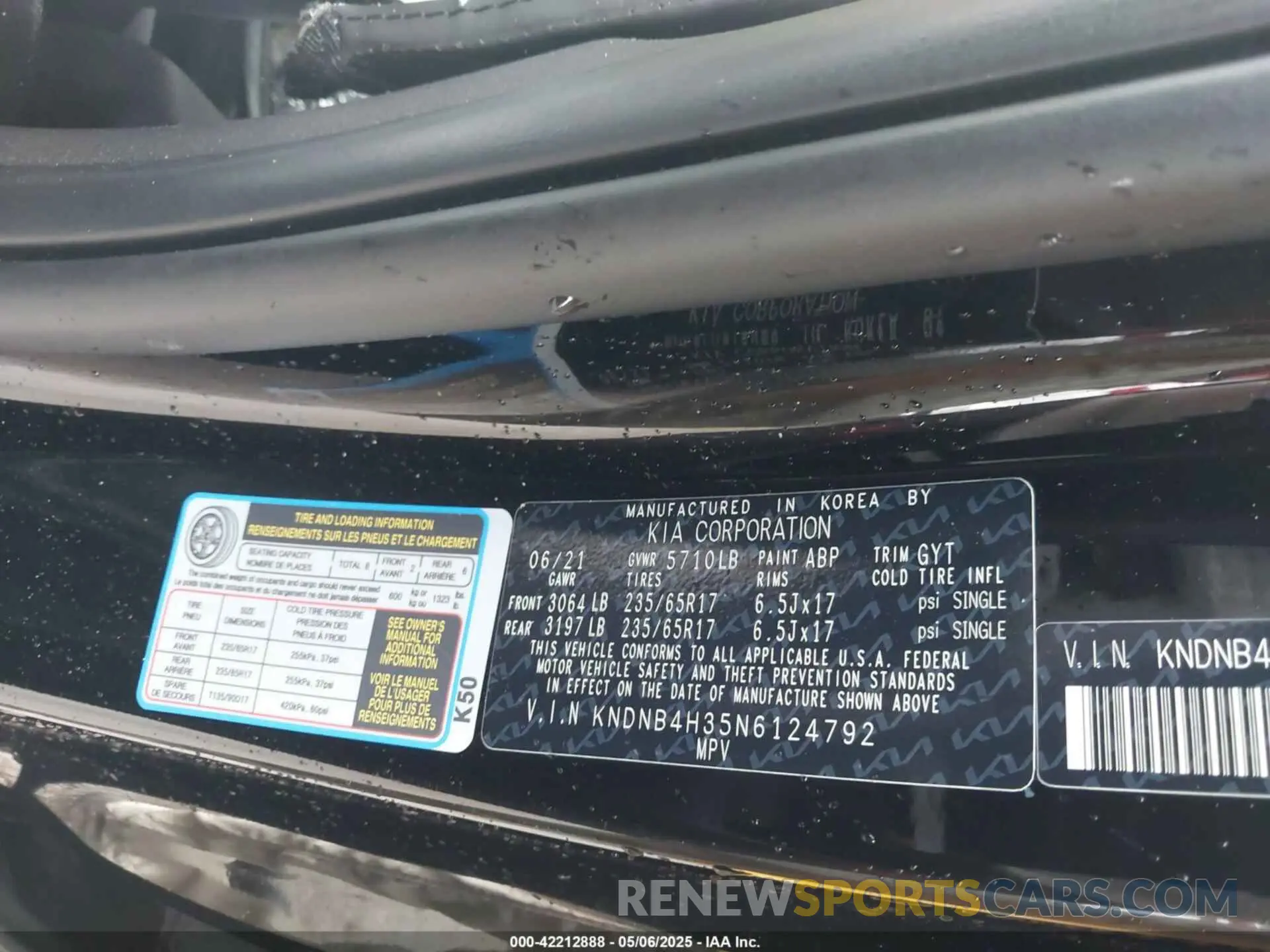 9 Photograph of a damaged car KNDNB4H35N6124792 KIA CARNIVAL MPV 2022