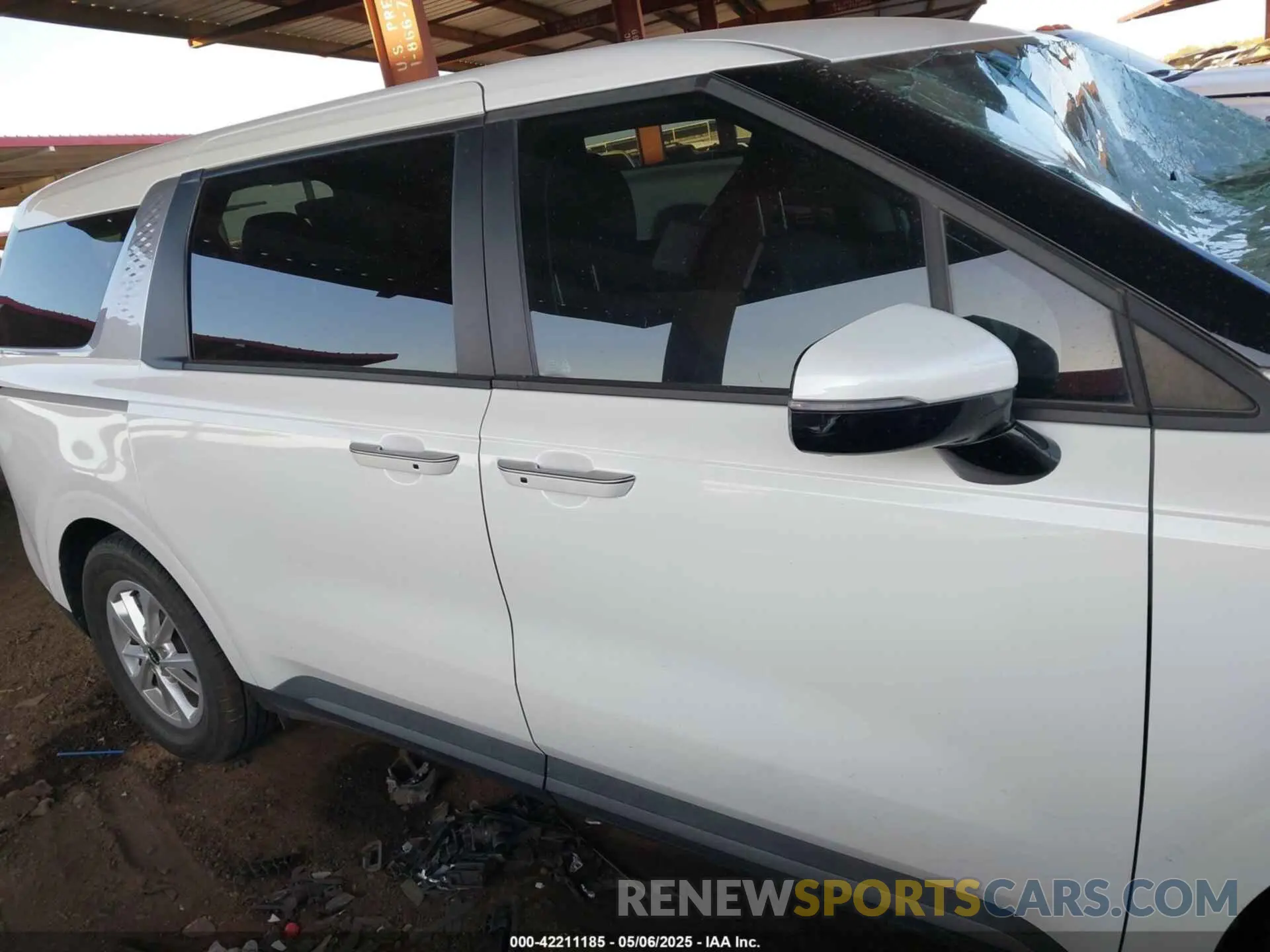 12 Photograph of a damaged car KNDNB4H35N6189948 KIA CARNIVAL MPV 2022