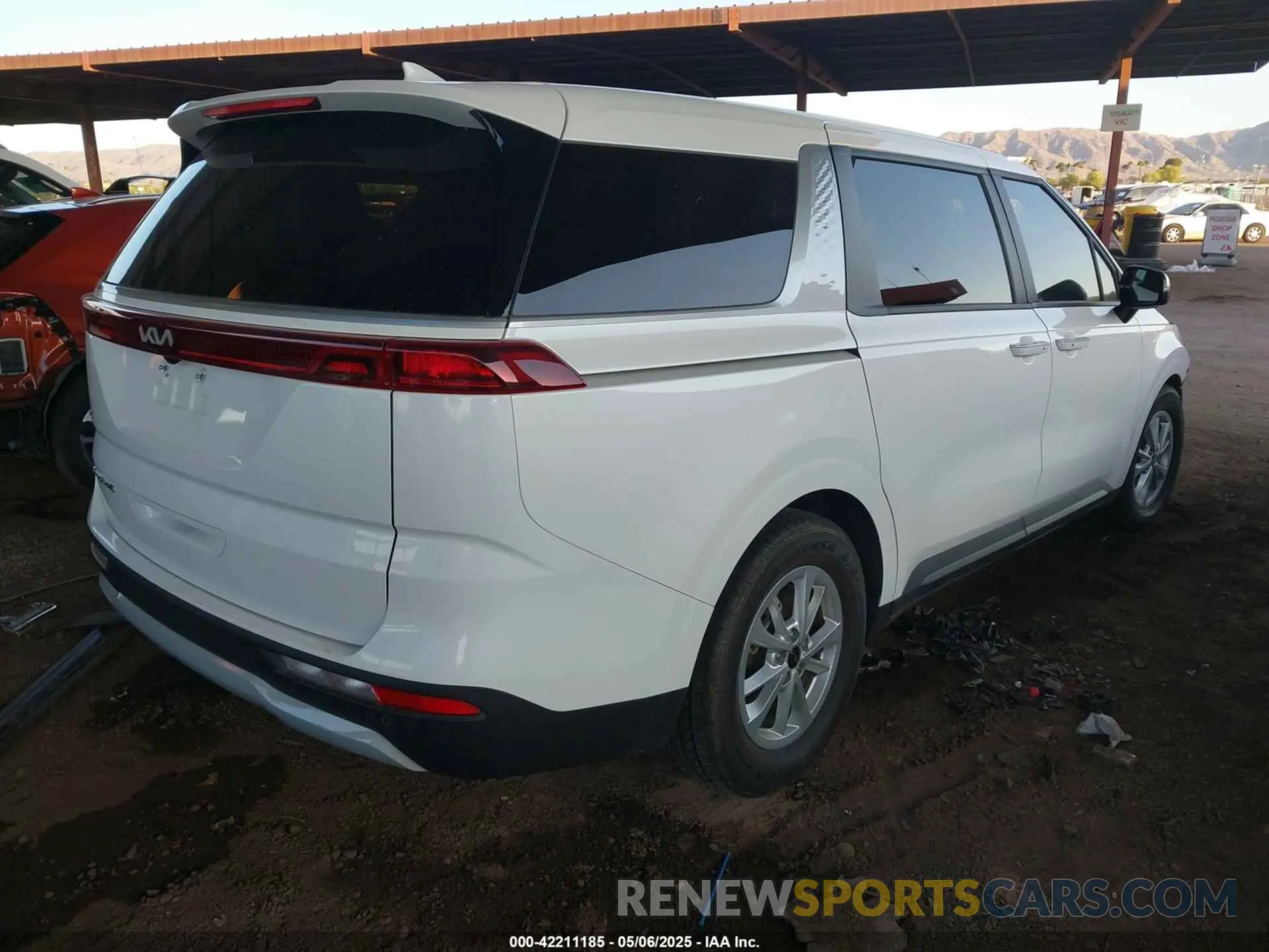 4 Photograph of a damaged car KNDNB4H35N6189948 KIA CARNIVAL MPV 2022