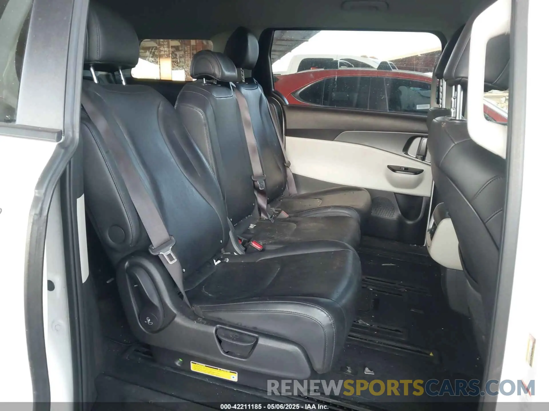 8 Photograph of a damaged car KNDNB4H35N6189948 KIA CARNIVAL MPV 2022