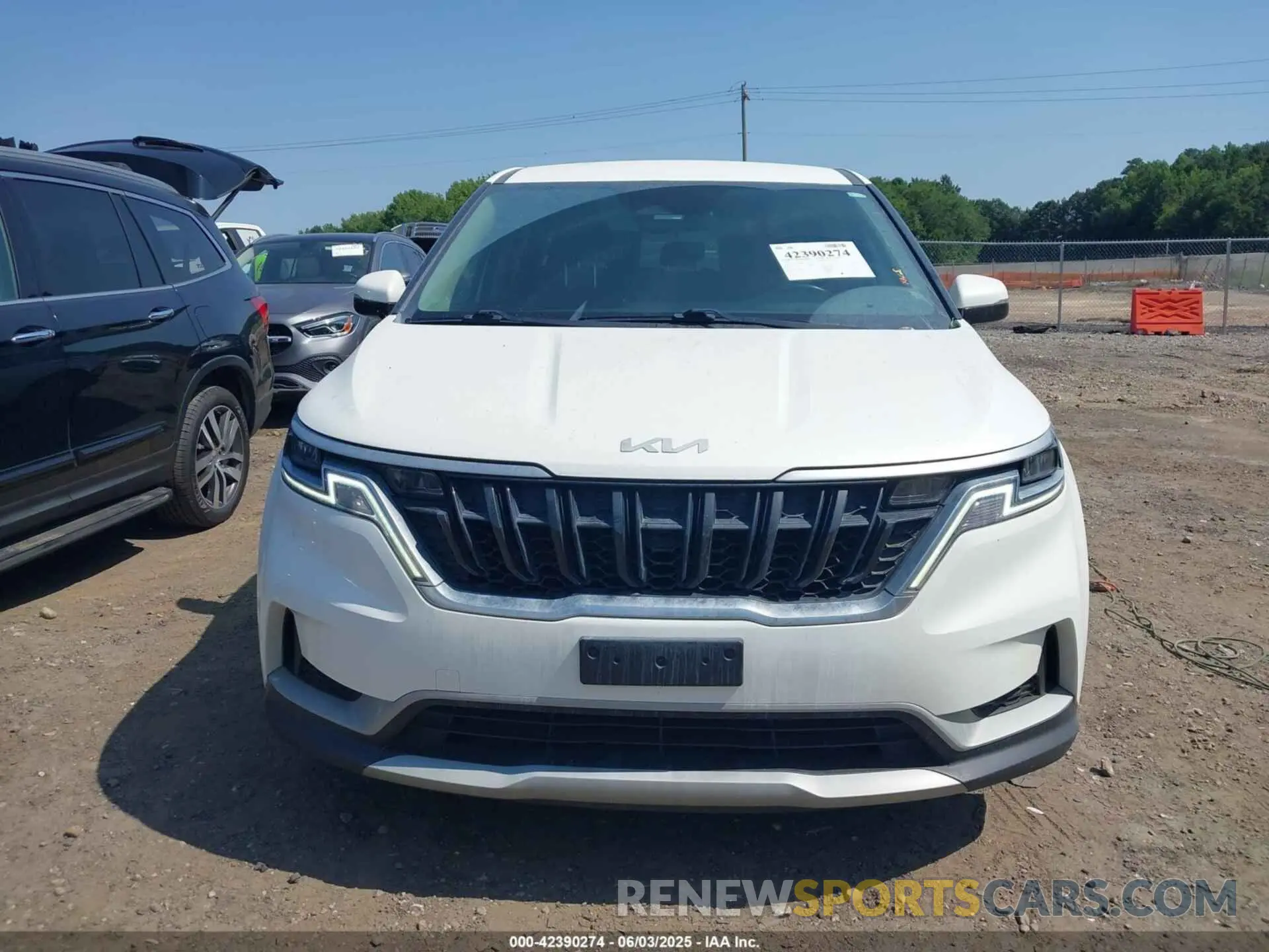 13 Photograph of a damaged car KNDNB4H36N6097554 KIA CARNIVAL MPV 2022