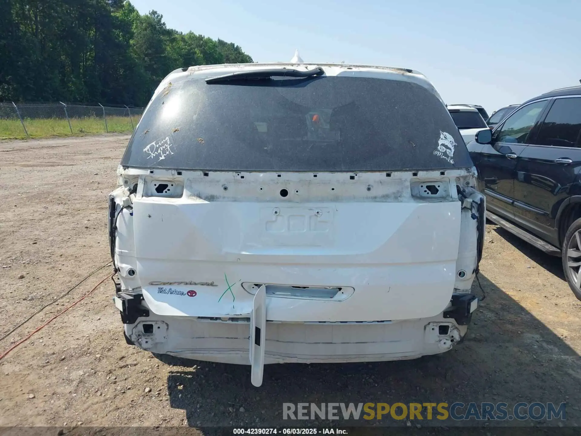 17 Photograph of a damaged car KNDNB4H36N6097554 KIA CARNIVAL MPV 2022
