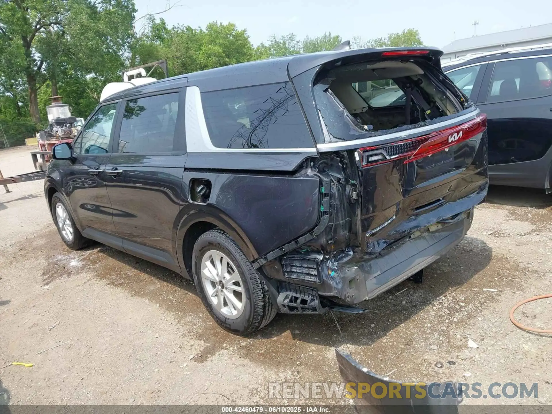 3 Photograph of a damaged car KNDNB4H36N6155694 KIA CARNIVAL MPV 2022