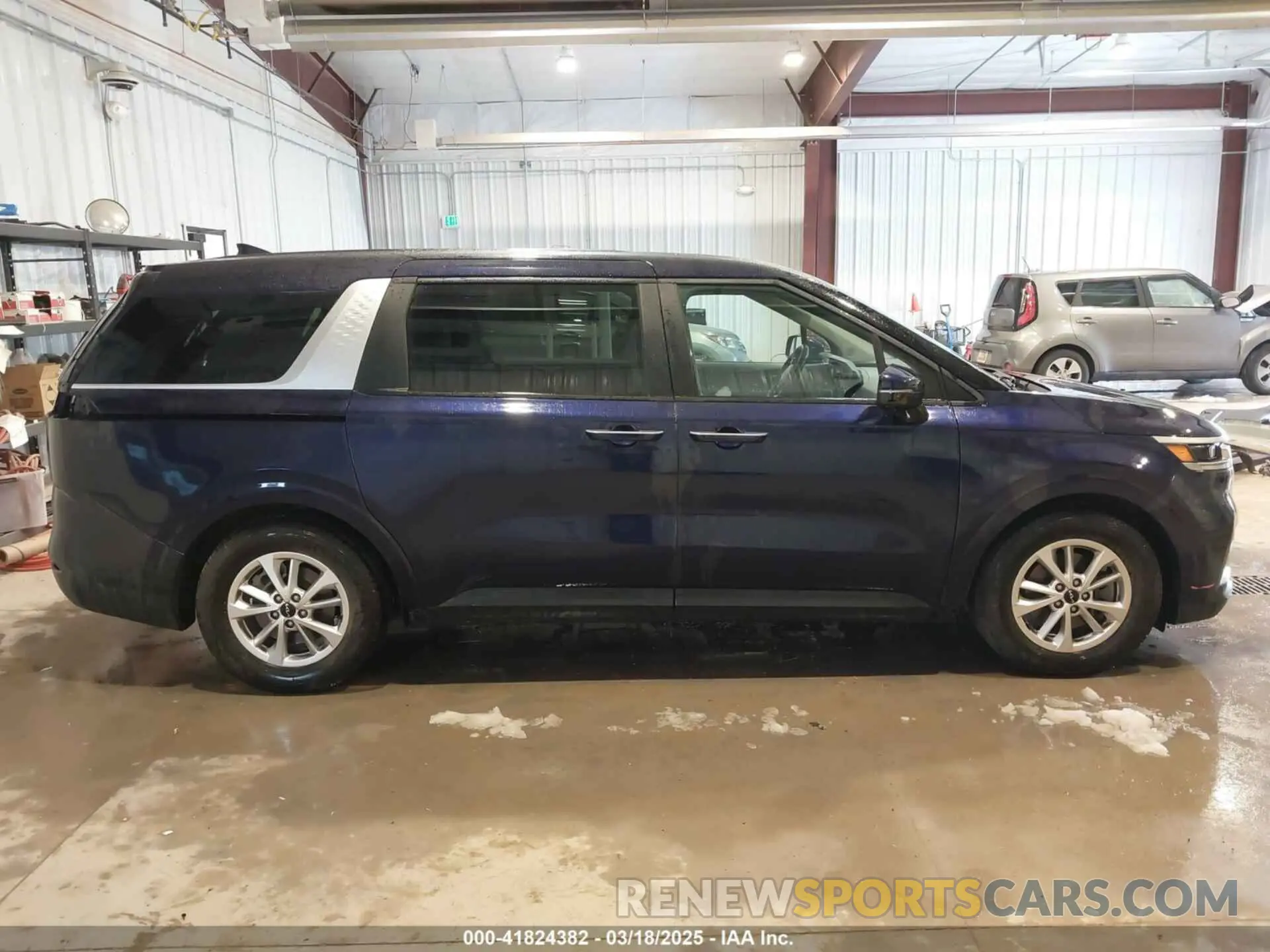 14 Photograph of a damaged car KNDNB4H36N6169885 KIA CARNIVAL MPV 2022