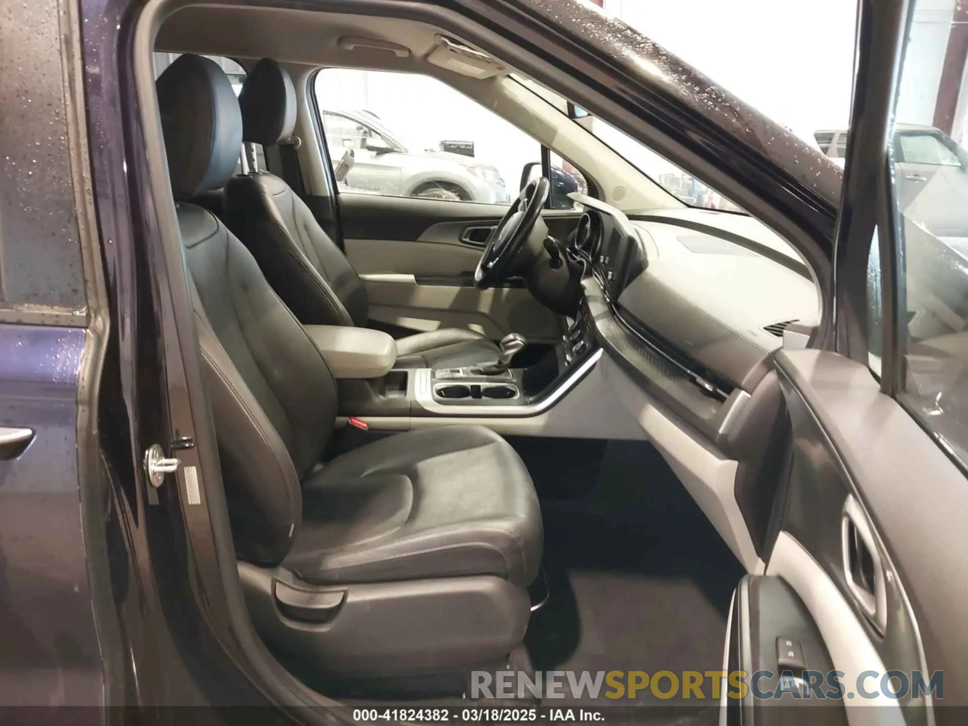 5 Photograph of a damaged car KNDNB4H36N6169885 KIA CARNIVAL MPV 2022