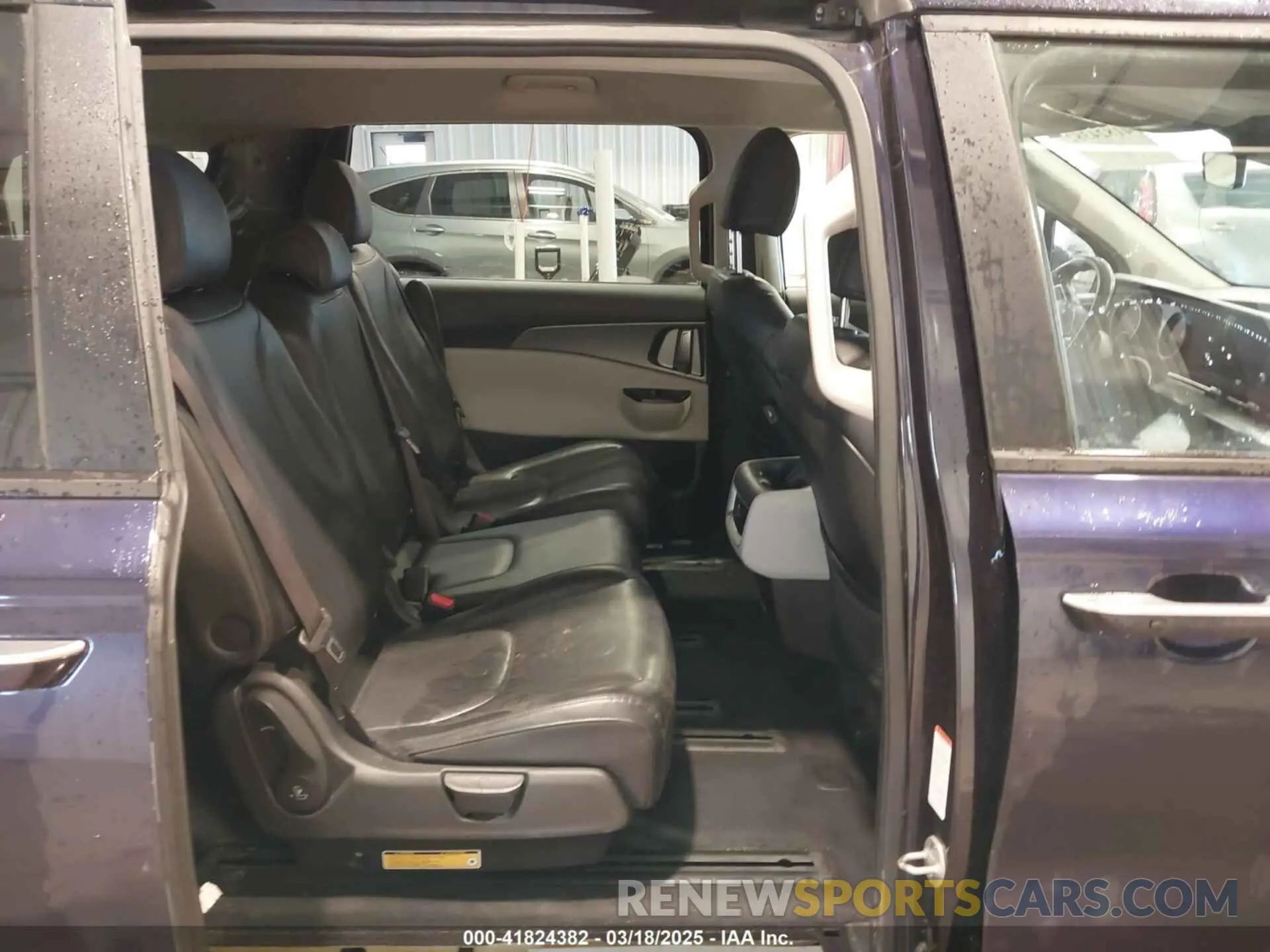 8 Photograph of a damaged car KNDNB4H36N6169885 KIA CARNIVAL MPV 2022
